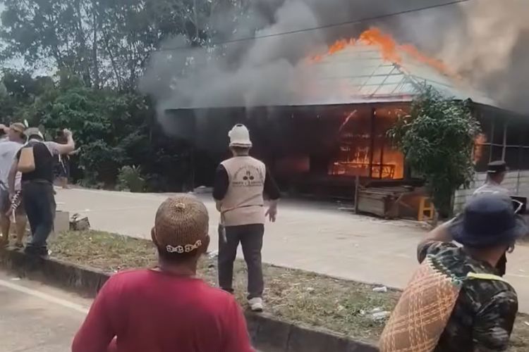 Pengeroyokan Maut Berujung Pembakaran Rumah di Kukar, Tokoh Adat Minta Warga Menahan Diri