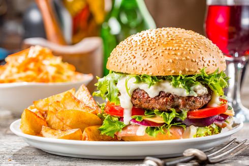 4 Cara Membuat Burger Juicy dan Komplet, Saran dari Koki