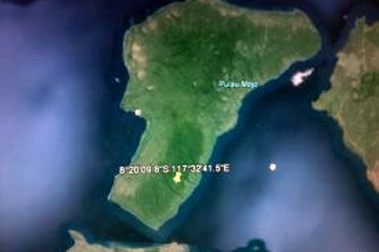 Pesawat latih yang hilang kontak diperkirakan jatuh di perairan Pulau Moyo.