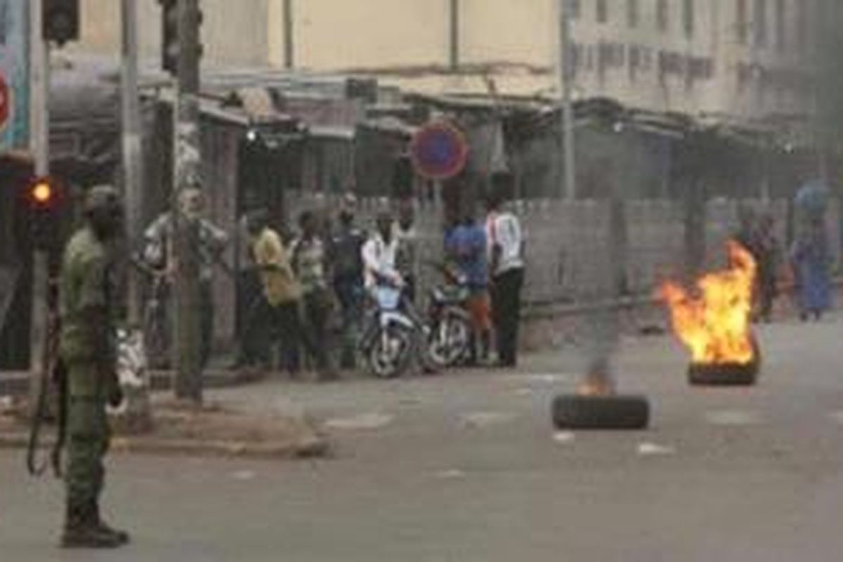 Tentara Mali frustasi dalam menghadapi pemberontakan yang dilakukan etnis Tuareg.