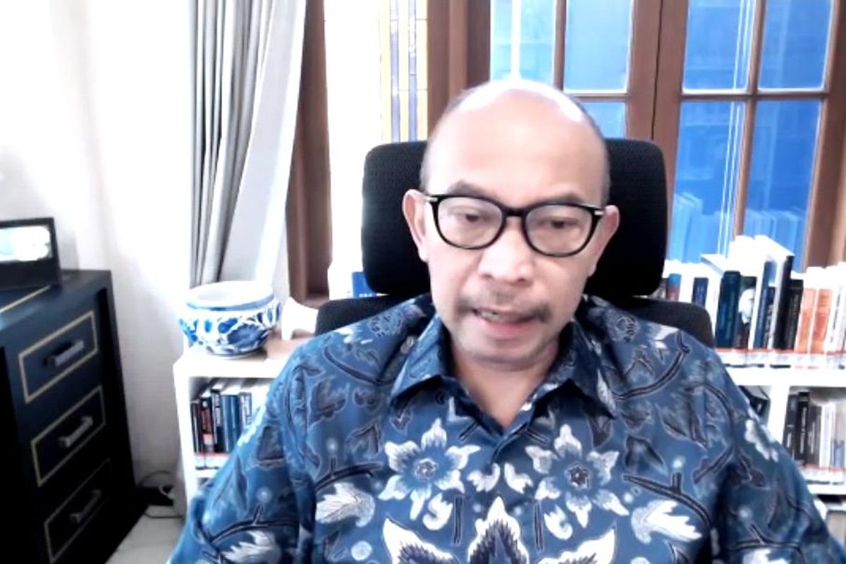 Mantan Menteri Keuangan era SBY, Chatib Basri, dalam webinar Indonesia Macro Economic Outlook 2022 di Jakarta, Senin (4/4/2022).