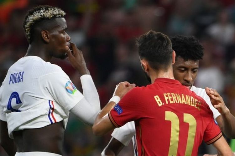 Gelandang timnas Perancis, Paul Pogba, tampak menutup mulutnya selepas pertandingan kontra Portugal pada matchday terakhir Grup F Euro 2020 di Stadion Puskas Arena, Budapest, 23 Juni 2021.