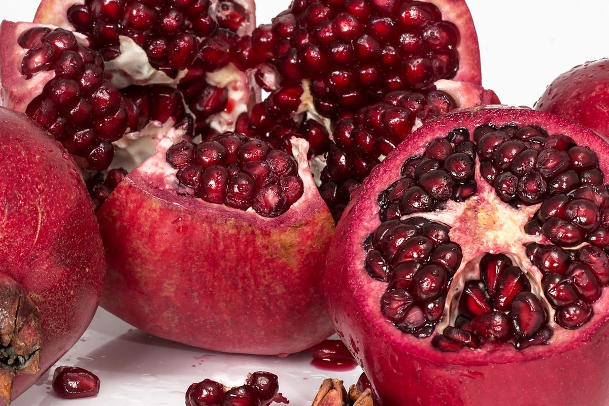 Ilustrasi buah delima. 