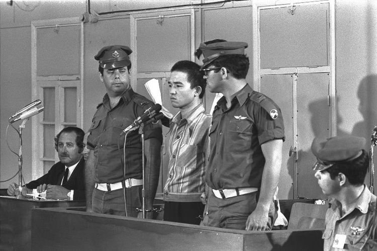 Salah satu anggota Tentara Merah Jepang (JRA) yang melakukan pembantaian di bandara internasional Lod, Tel Aviv, Kuzo Okamoto menjalani sidang di pengadilan militer Israel.