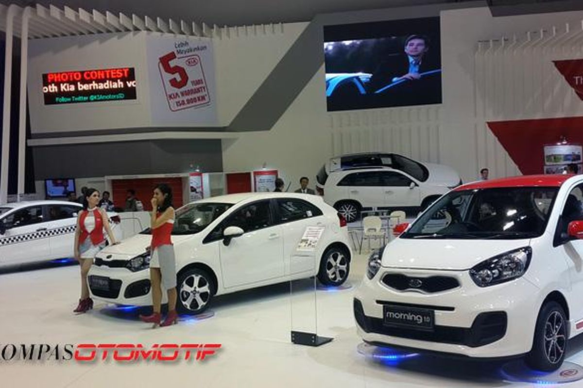 Suasana stan Kia pada IIMS 2014.