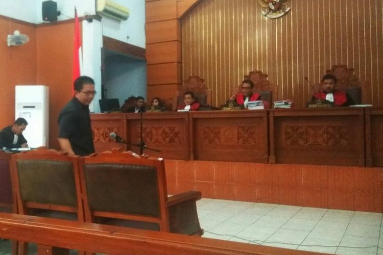 Rizal menjalani sidang putusan di Pengadilan Negeri Jakarta Selatan, Senin (5/6/2017).