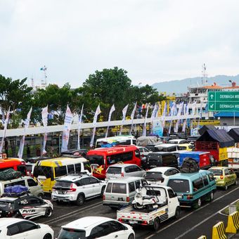 ASDP optimalisasi layanan kapal untuk mengurai penumpukan kendaraadn di Pelabuhan Gilimanuk.