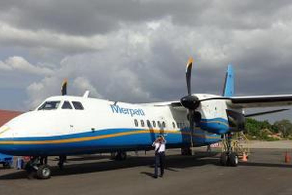 Merpati Nusantara Airlines di Bandara Sultan Kaharuddin di Kabupaten Sumbawa, Nusa Tenggara Barat.