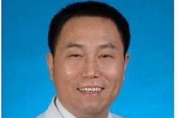 Dokter Mei Zhongming asal Rumah Sakit Pusat di Wuhan, China, yang meninggal karena virus corona. Dia merupakan rekan dari Li Wenliang, dokter yang dianggap pahlawan karena mencoba memperingatkan akan bahaya virus tersebut.