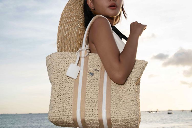 CHARLES & KEITH menghadirkan koleksi terbaru bertajuk ummer?s Calling