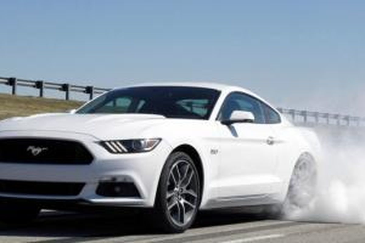 Ford memperkenalkan fitur “burnout” di Mustang GT edisi 2015 yang dinamakan Electronic line-lock.