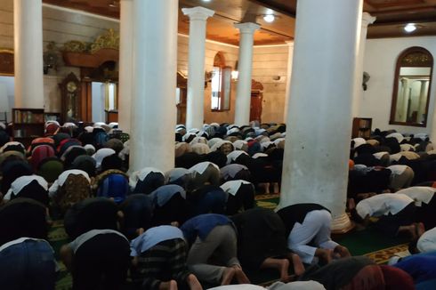 Tarawih Perdana di Masjid Agung Sumedang, Dipadati Warga dan Pesan Agar PNS Tak Malas Bekerja