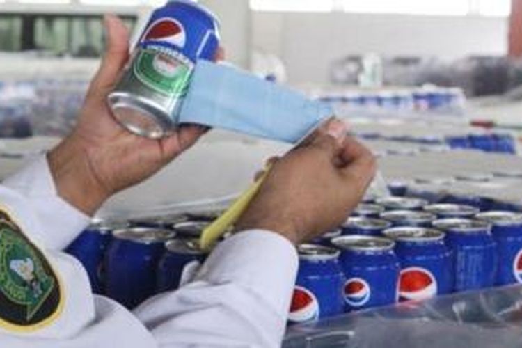 Aparat penjaga perbatasan Arab Saudi menggagalkan penyelundupan 48.000 kaleng bir yang disamarkan menjadi minuman ringan Pepsi.