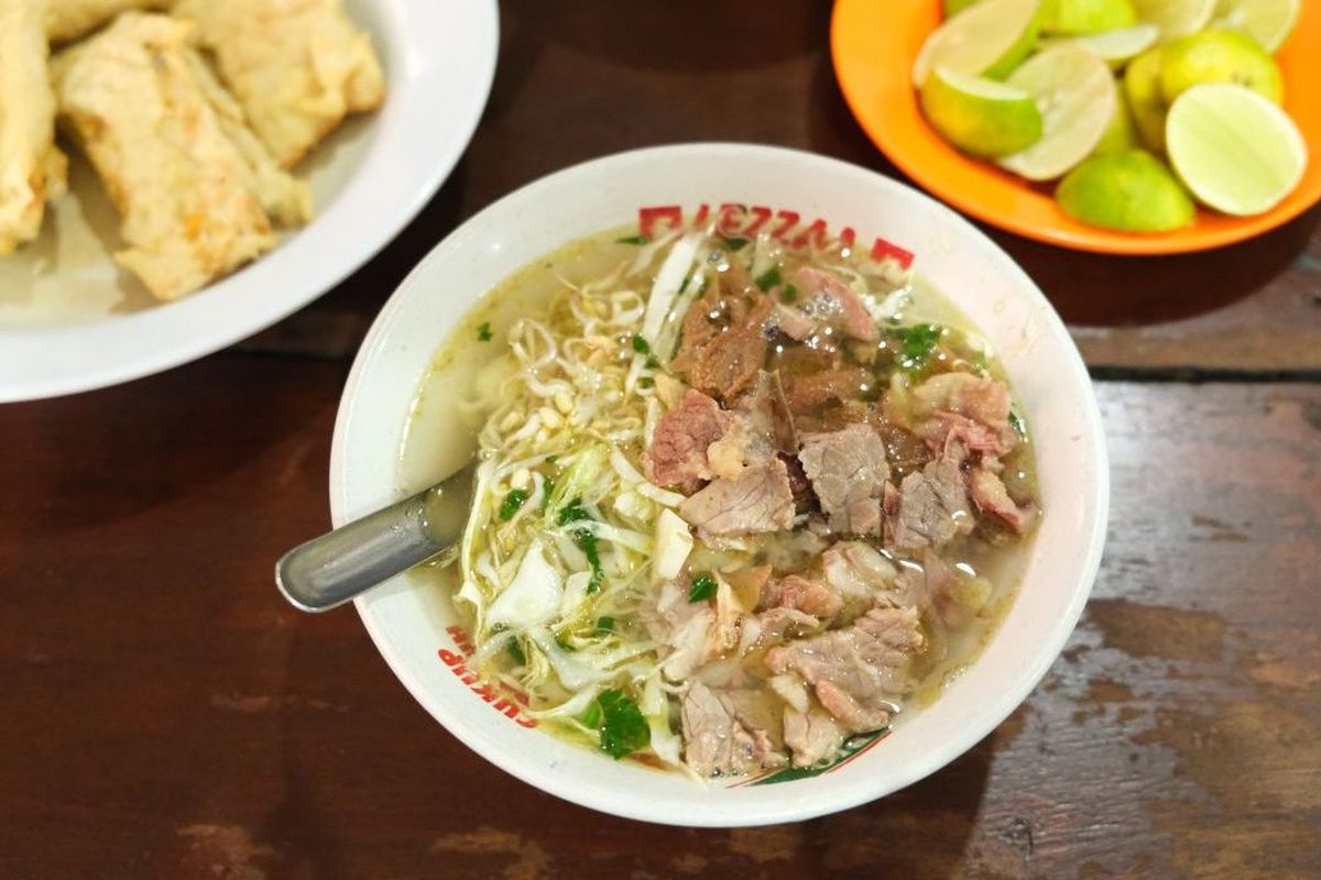 Cara Mudah Bikin Soto Ayam Bening, Tanpa Kunyit Tetap Segar dan Sedap