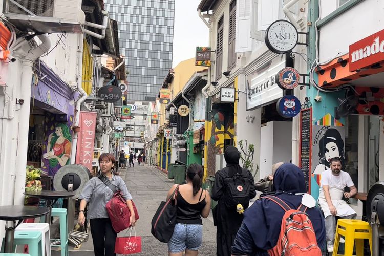 Jalan kecil yang Instagramable di sekitar kawasan Kampong Glam, Singapura.