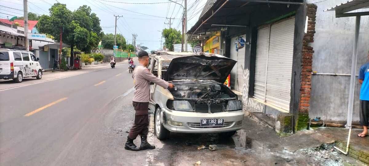 Sebuah Mobil Terbakar di Lombok Timur, Kerugian Mencapai Rp 50 Juta