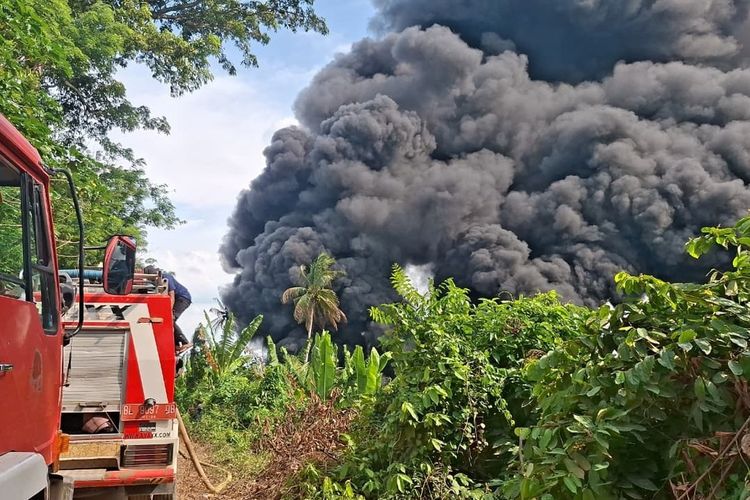 Sumur Minyak Tradisional Ilegal Meledak di Aceh Timur