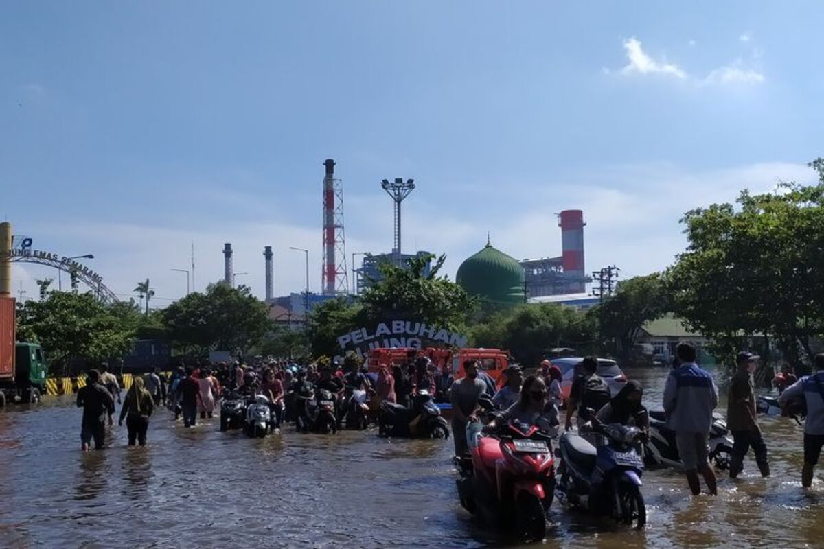 ilustrasi banjir rob di Pelabuhan Tanjung Emas Semarang