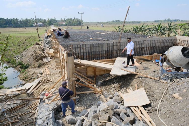 Salah satu proyek pembangunan jalan di Provinsi Sulawesi Selatan 