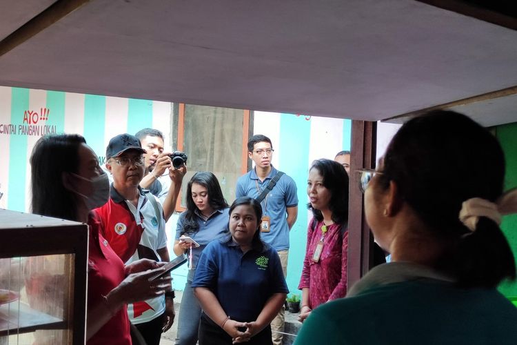 Cerita Putu Ariani, Pionir Kantin Sehat Bebas Plastik di Denpasar