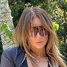 Jennifer Lopez Unggah Outfit Seksi 