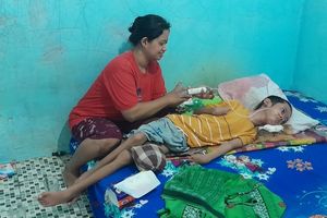 Perjuangan Ria Rawat Anaknya yang Lumpuh Akibat Digigit Ular Weling, Butuh 5 Tahun Berdamai dengan Kenyataan