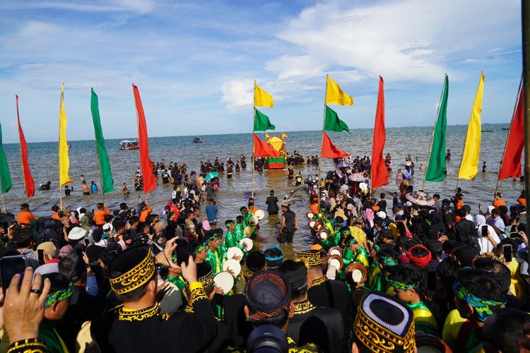 Puncak acara Festival Iraw Tengkayu.