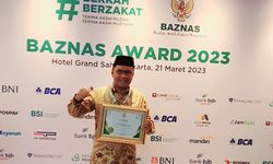 Sejahterakan Umat, Danny Pomanto Raih Penghargaan Baznas Award 2023
