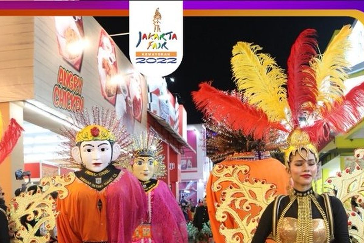 Penyelenggara turut menampilkan Jakarta Fair Carnaval di Pekan Raya Jakarta.