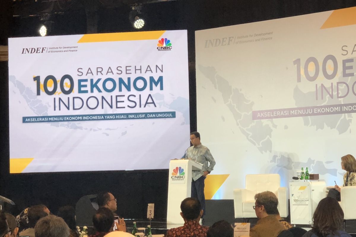 Bacapres Koalisi Perubahan Anies Baswedan dalam acara Sarasehan 1.000 Ekonom Indonesia di Menara Bank Mega, Mampang Prapatan, Jakarta, Rabu (8/11/2023).