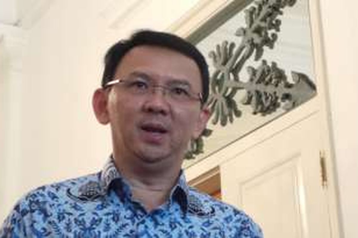 Gubernur DKI Jakarta Basuki Tjahaja Purnama atau Ahok saat wawancara bersama wartawan, di Balai Kota DKI Jakarta, Senin (3/10/2016).