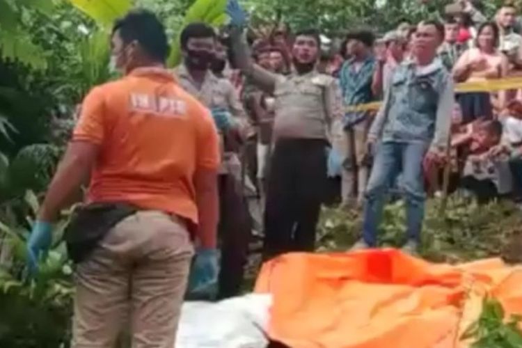 DIDUGA KORBAN PEMBUNUHAN - Penemuan jenazah seorang anak perempuan dalam karung plastik di perbukitan Dusun II, Desa Bawaziono, Kecamatan Lahusa, Kabupaten Nias Selatan, Sumatera Utara, Selasa (9/2/2021).