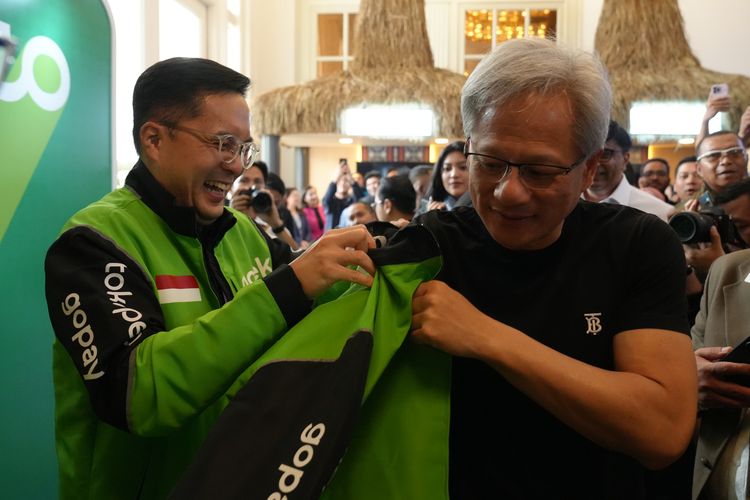 Direktur Utama GoTo Patrick Walujo dan CEO Nvidia Jensen Huang
