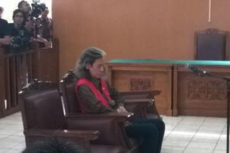 Fariz RM menjalani sidang perdana kasus kepemilikan narkotika yang menjeratnya, di Pengadilan Negeri Jakarta Selatan, Jalan Ampera Raya, Senin (9/3/2015).