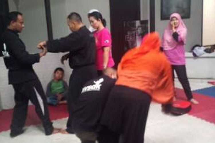 Cara yang dilakukan Diah untuk menumbuhkan percaya diri dan semangatnya adalah dengan mengikuti Women Self Defense of Kushin Ryu(WSDK), yakni bela diri pertahanan diri untuk perempuan.