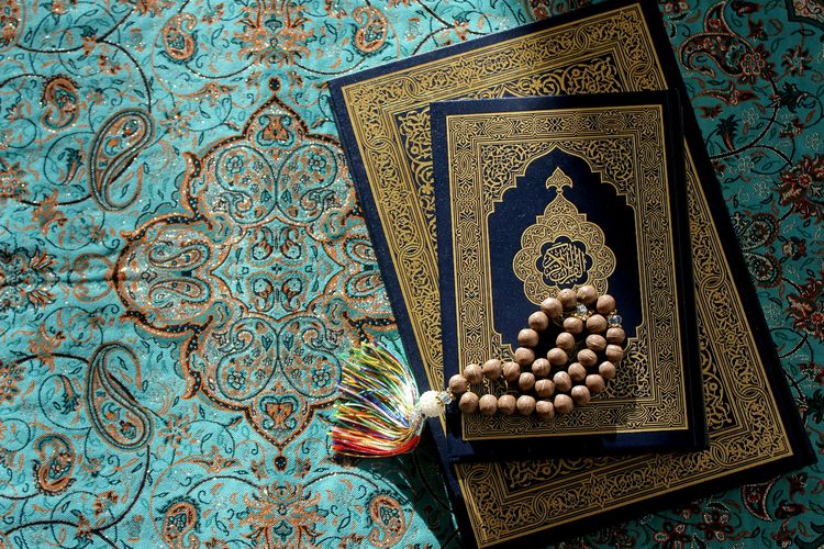 Hadis menjadi sumber hukum kedua umat Islam setelah Al-Qur'an