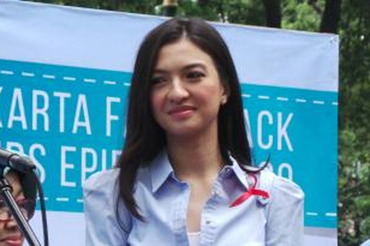 Raline Shah di sela acara Hari AIDS se-Dunia di Taman Suropati, Jakarta Pusat, Minggu (29/11/2015).