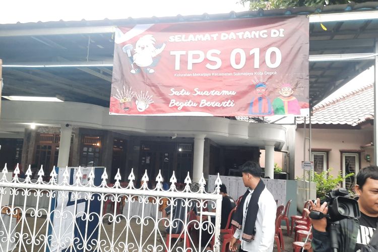 Tempat Pemungutan Suara (TPS) 10 tempat Ayu Ting Ting di Mekar Jaya, Depok.