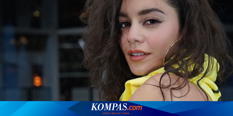 Vanessa Hudgens Pamer Tato  Bunga  Matahari di Sisi Payudara