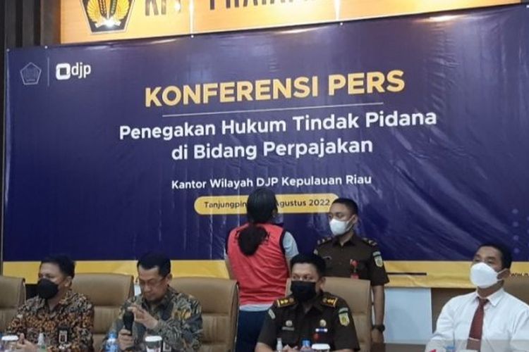 Kanwil DJP Kepri menggelar konferensi pers kasus pidana pajak di Kantor Pelayanan Pajak (KPP) Pratama Kabupaten Bintan, di Tanjungpinang, Selasa (9/8/2022). 