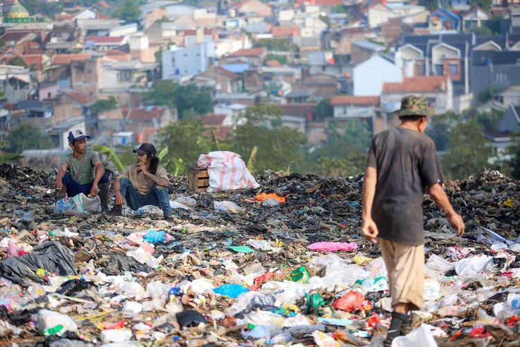 Sampah Liar di Pinggir Jalan Tak Kunjung Hilang, Pemkab Bandung Siapkan Penegakan Hukum