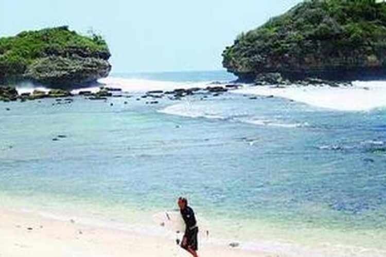 Menari Di Ombak Pantai Watukarung Halaman All Kompascom