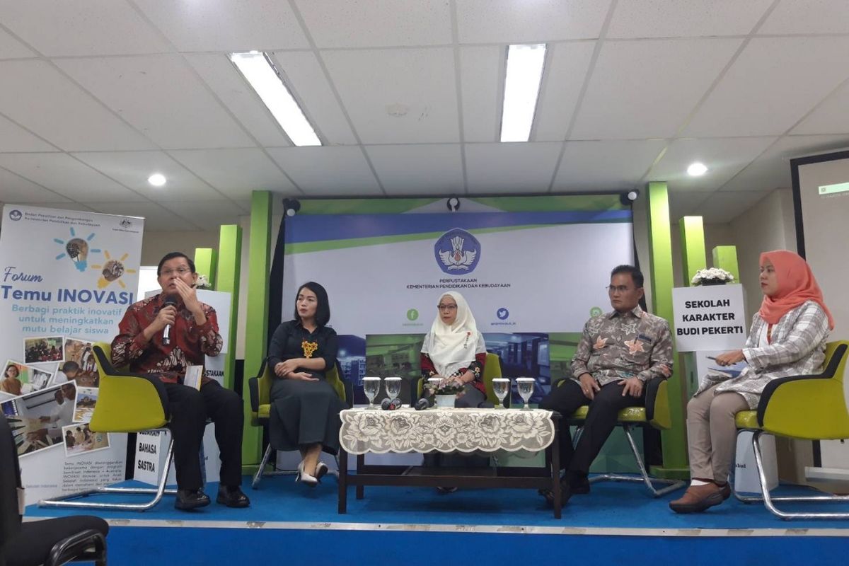 Forum Temu INOVASI bersama Senior Strategic Advisor INOVASI, Prof. Fasli Jalal; Guru SDN Kalimantan Utara, Ratihniati dan Sabaniah; PT. Pesona Khatulistiwa Nusantara (PKN), Tria Suprajeni; dan Puslitjak Balitbang Kemendikbud, Indah Pratiwi. Kamis (3/10/2019) di Aula Perpustakaan Kemendikbud, Jakarta.