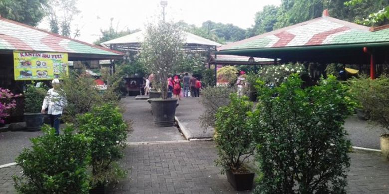 Taman Ade Irma Suryani alias Taman Topi di Bogor, Jawa Barat.