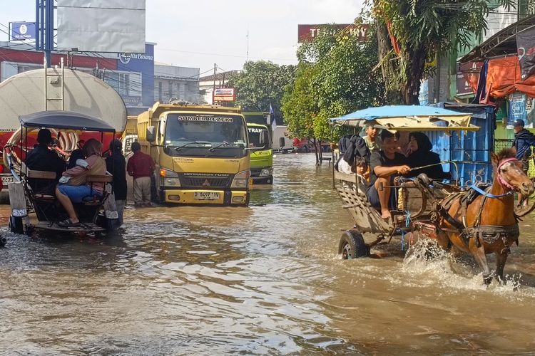 Saat Motor Mogok dan Jalan Lumpuh akibat Banjir, Delman Jadi Penyelamat Warga Dayeuhkolot