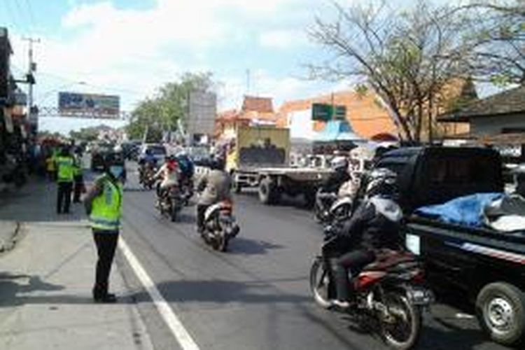 Pasar tumpah cepiring. Kompas.Com/slamet priyatin