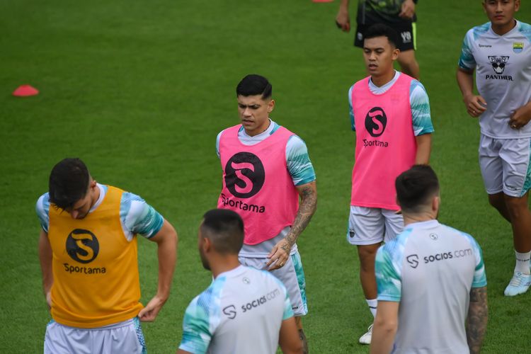 Ciro Alves pemain asing Persib sudah mengikuti sesi latihan  perdana pramusim 2023-2024 pada Senin (5/6/2023) di Stadion Persib, Sidolig.