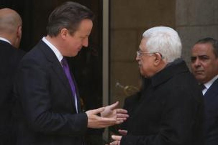 Pemimpin Palestina, Mahmoud Abbas menerima Perdana Menteri Inggris David Cameron  yang melakukan kunjungan kerja ke Bethlehem, Tepi Barat.