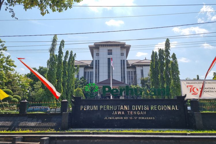 Kantor Perhutani Divisi Regional Jawa Tengah di Jalan Pahlawan Nomor 15-17, Semarang, Jawa Tengah. Foro diambil pada Kamis (26/8/2024). 