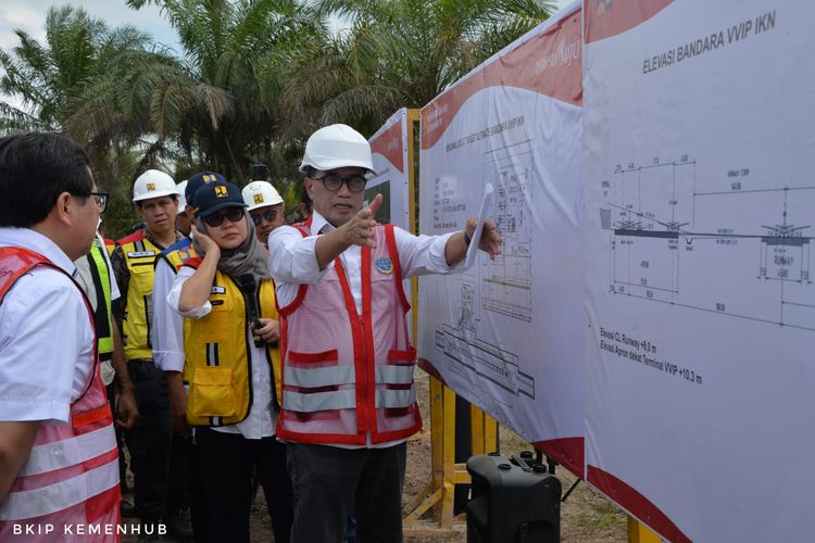 Menteri Perhubungan (Menhub) Budi Karya Sumadi meninjau lokasi pembangunan Bandara VVIP IKN yang terletak di Kecamatan Penajam, Kabupaten Penajam Paser Utara, Provinsi Kalimantan Timur, pada Sabtu (05/08/2023) lalu.